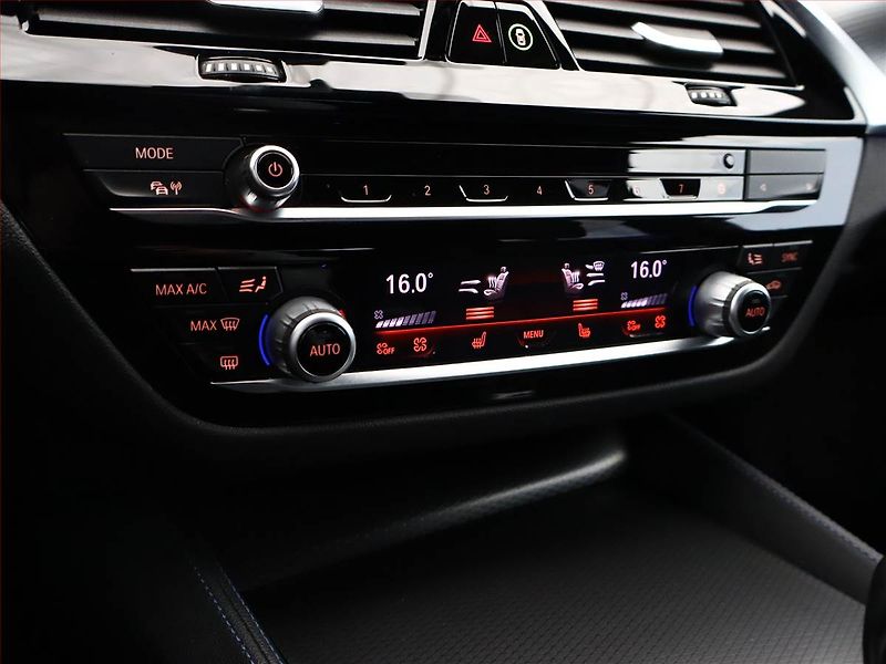 BMW Řada 5 (2021) M Sport 530d xDrive - fotka 14 z 21