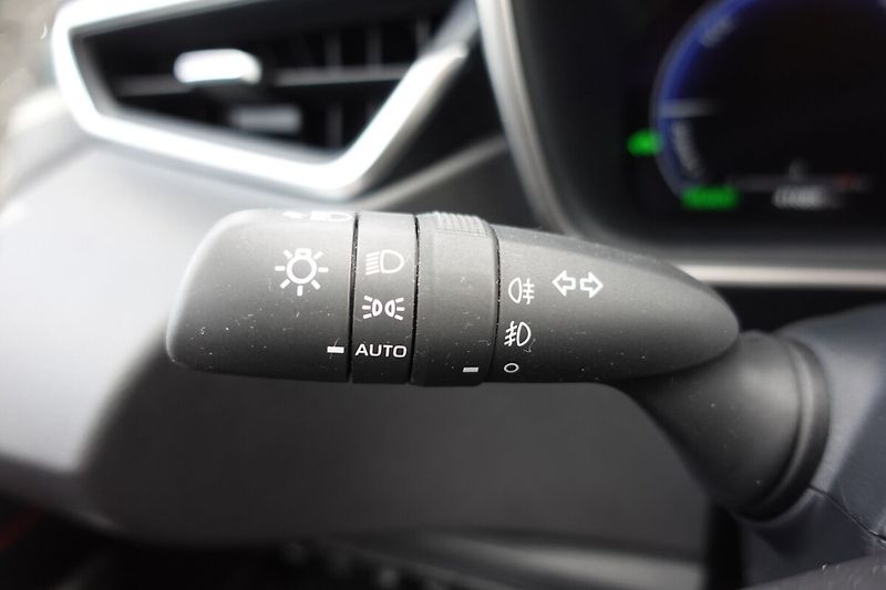 Toyota Corolla 1,8 HEV GR Spot Dynamic - fotka 26 z 32