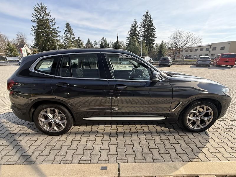 BMW X3 (2022) 30XD 210kW LASER PANORAMA CZ!! - fotka 11 z 43