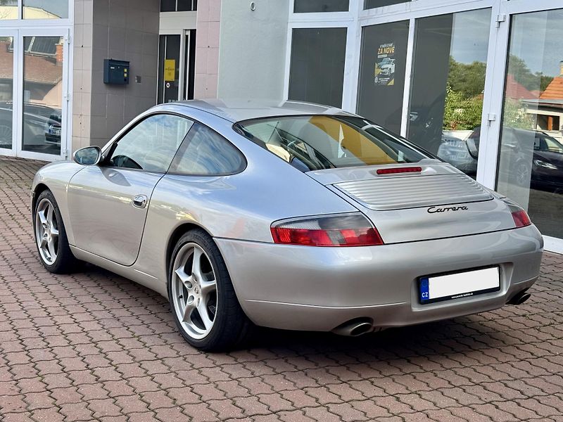 Porsche 911 (1999) Carrera - fotka 7 z 17