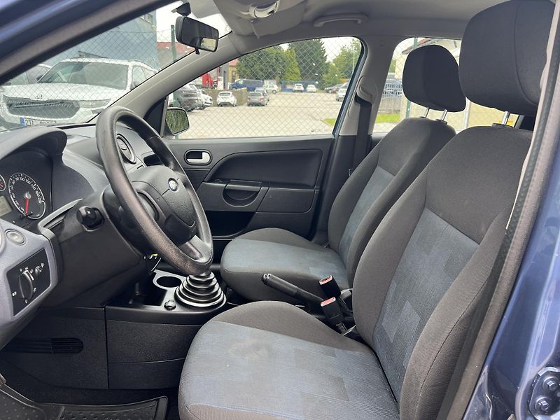 Ford Fiesta 1.3i 51Kw ČR TAŽNÉ KLIMA - fotka 9 z 36