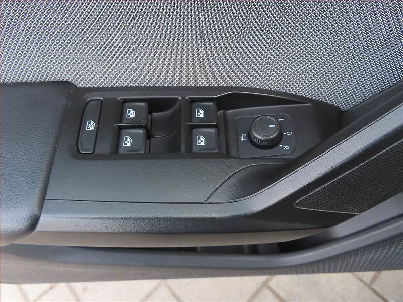 Seat Leon (2022) 2.0 TDI, Automat, Navi - fotka 17 z 21