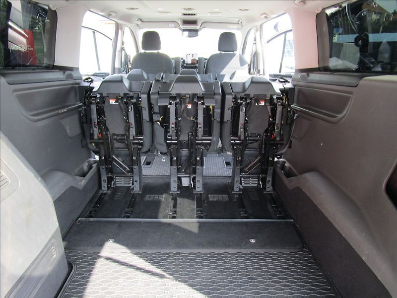 Ford Tourneo Custom 2.0TDCi L2 Titanium, 8 míst - fotka 45 z 57