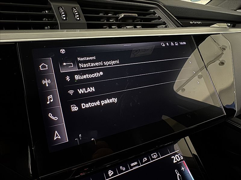 Audi e-tron 300kW S-Line exclusive - fotka 39 z 47