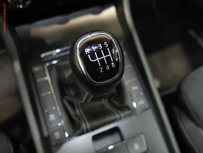 Škoda Superb (2019) 2.0 TDi, ČR, LED, navi - fotka 21 z 24