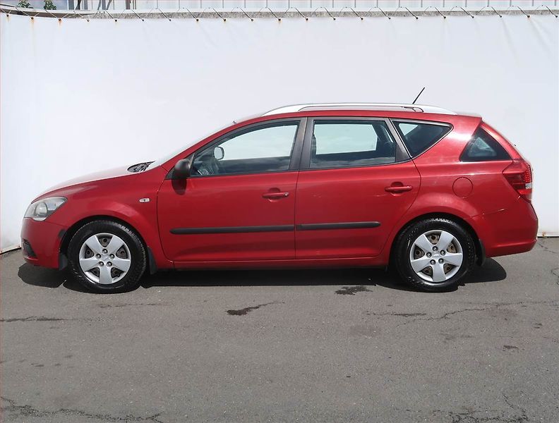 Kia Ceed (2010) 1.6 CVVT, Serv.kniha - fotka 3 z 16