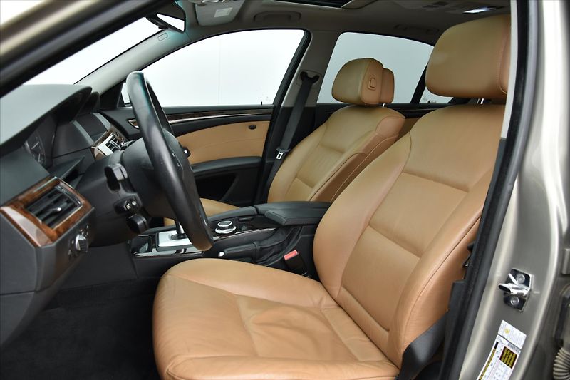 BMW Řada 5 535xi 225kW 4x4 - fotka 10 z 27