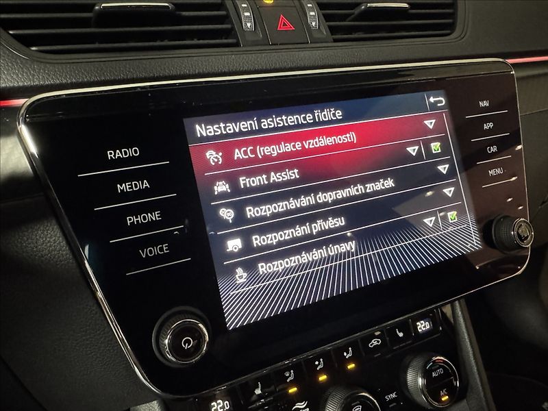 Škoda Superb 1,5 TSi  DSG Sportline Virtual - fotka 29 z 48