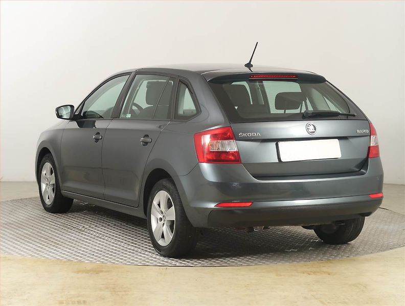 Škoda Rapid (2016) Spaceback 1.2 TSI, Serv.kniha - fotka 4 z 17