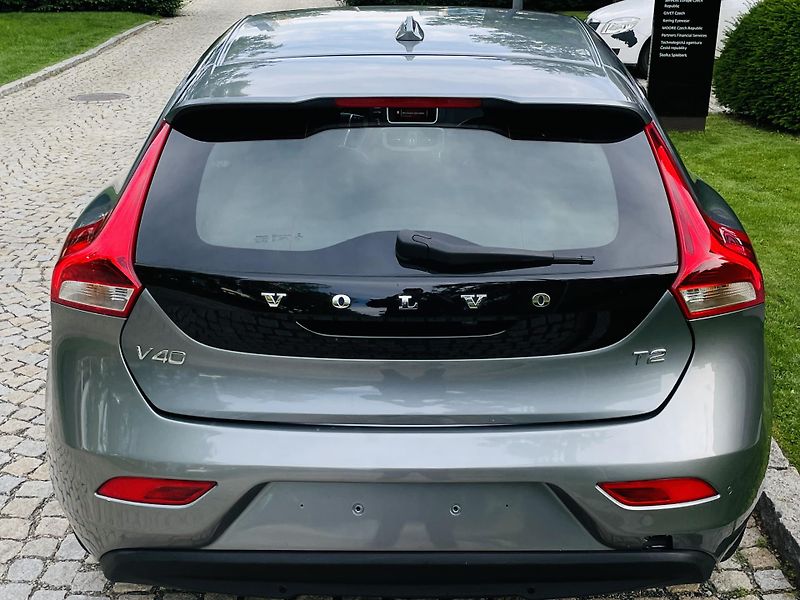 Volvo V40 2.0i MANUÁL KAMERA SERVISKA - fotka 14 z 45