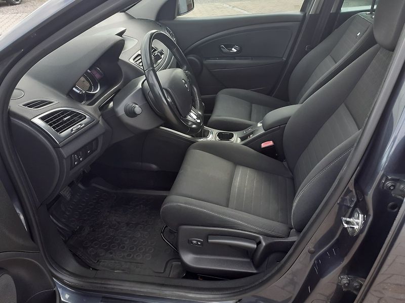 Renault Mégane (2015) KOMBI 1.5 Dci ČR - fotka 17 z 33