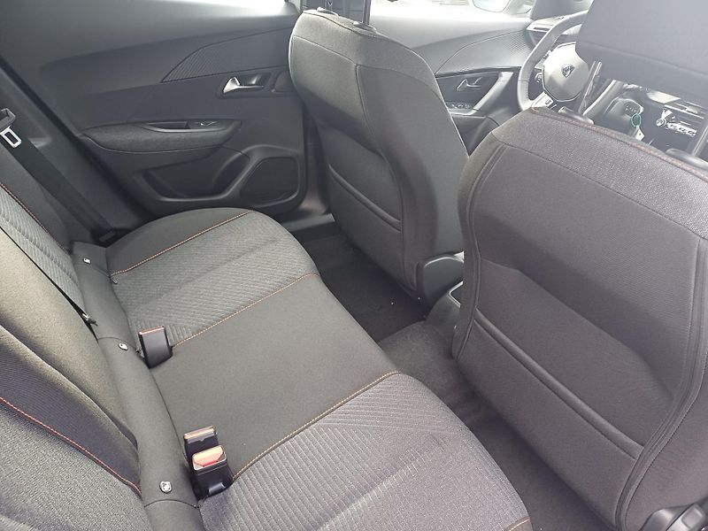 Peugeot 2008 (2026) STYLE 1.2 PurTech 100 k manuál - fotka 13 z 23