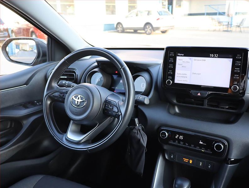 Toyota Yaris (2021) 1.5 VVT-i Hybrid, Automat - fotka 7 z 18