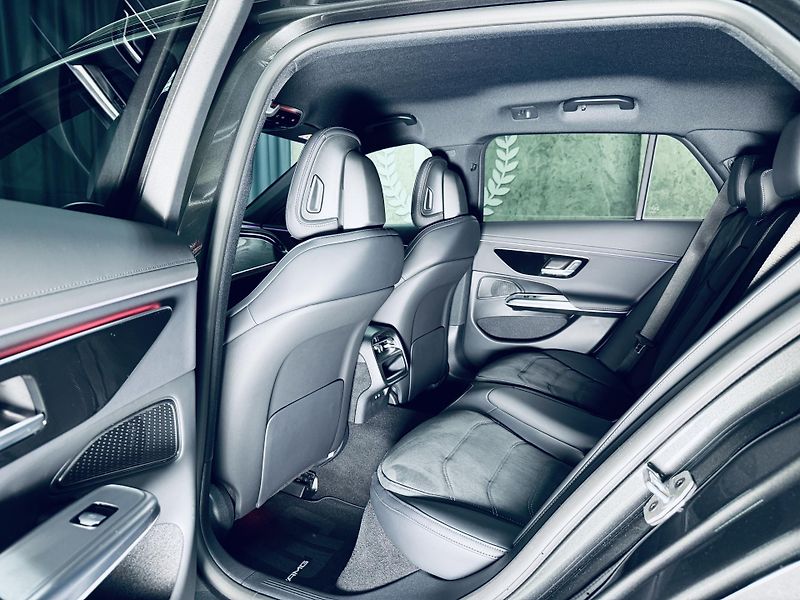 Mercedes-Benz Třídy E (2025) 220d*AMG*360*REZERVACE* - fotka 30 z 37