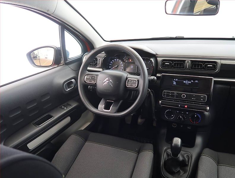Citroën C3 (2017) Feel 1.2 PureTech, Tempomat - fotka 7 z 19