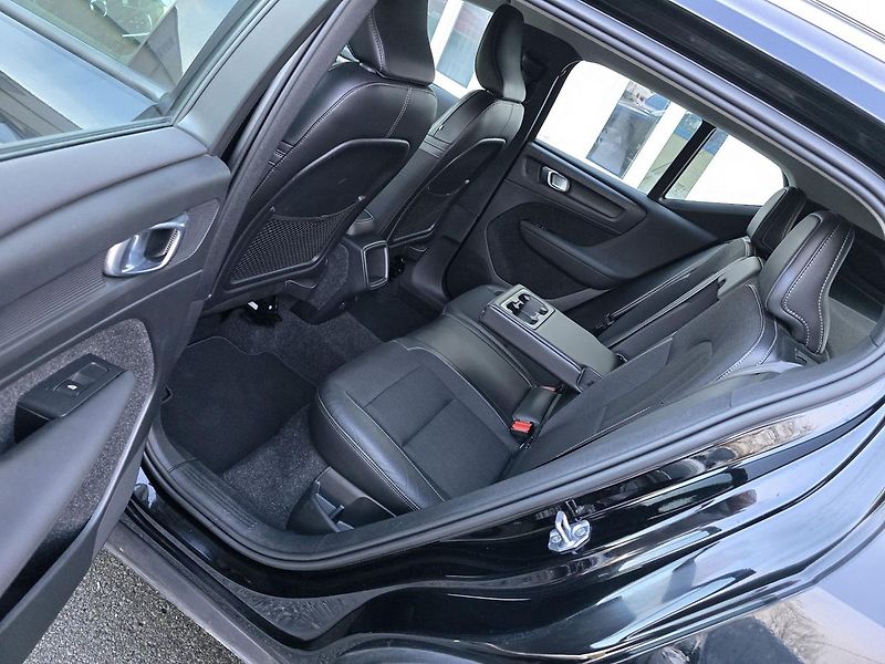 Volvo XC40 - fotka 34 z 39