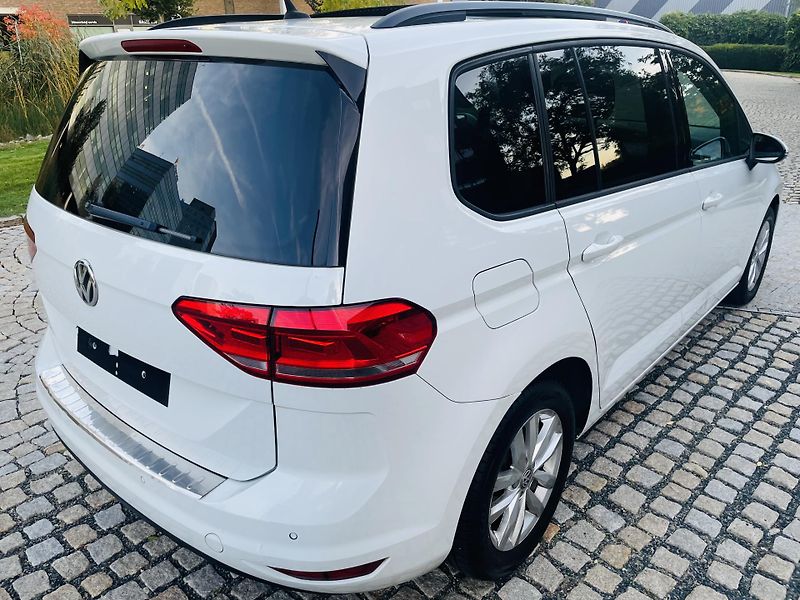 Volkswagen Touran 1.6TDI MANUÁL SERVISKA TAŽNÉ - fotka 12 z 44