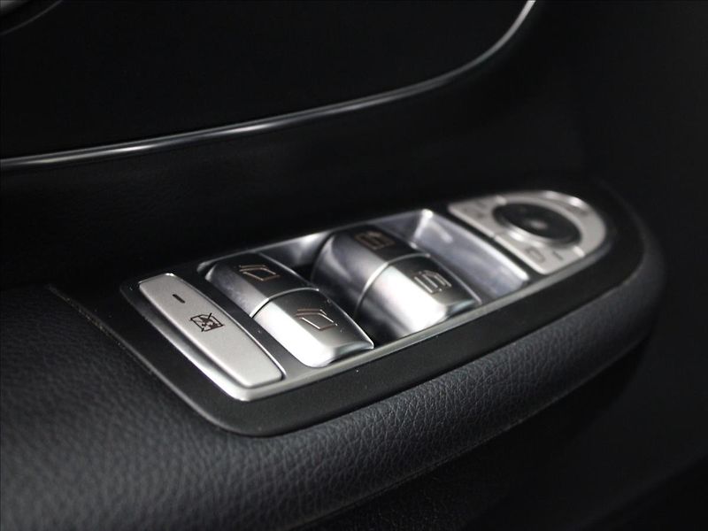 Mercedes-Benz Třídy V 2,0 220d L 9G Facelift 7 míst - fotka 17 z 34