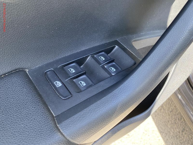 Škoda Octavia (2019) 1.5 TSi, Soleil, LED, navi, - fotka 13 z 19