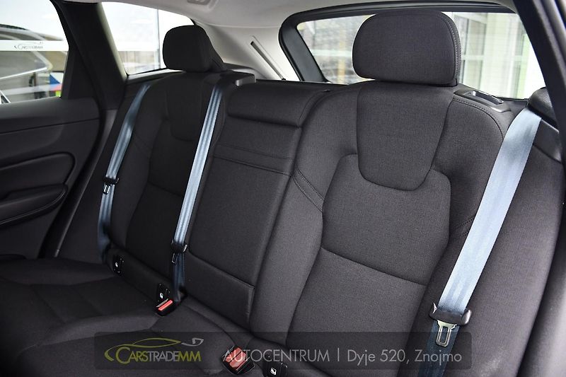 Volvo XC60 B4 AWD mHEV - fotka 14 z 44