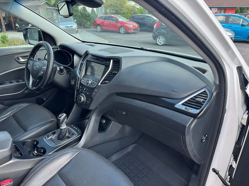Hyundai Santa Fe (2014) 2,2 CRDI 145 Kw 4x4 - fotka 27 z 31