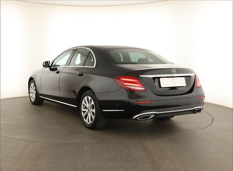 Mercedes-Benz Třídy E (2018) E 220 d, Automat, Kůže, Navi - fotka 4 z 18