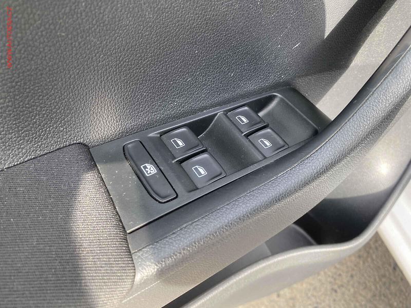 Škoda Fabia (2015) 1.2TSi, ČR, AC, tempo, park - fotka 13 z 16