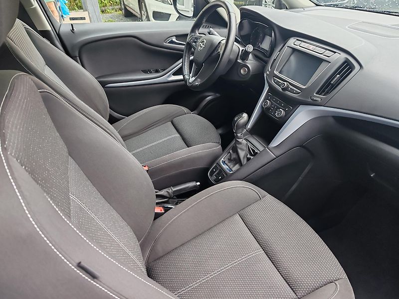 Opel Zafira 1.4 active Tourer - fotka 18 z 24