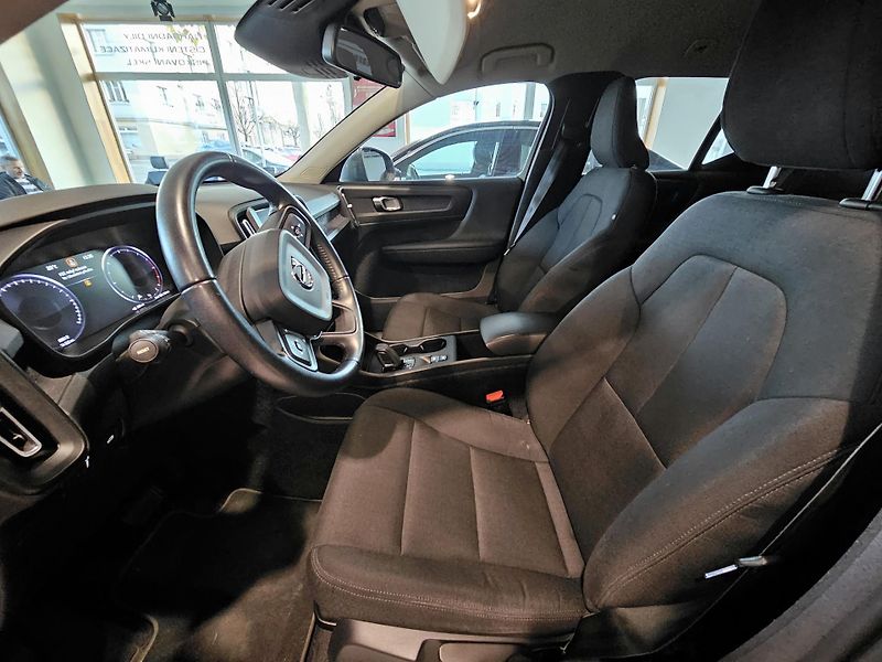 Volvo XC40 D3 Automat ČR 1.majitel - fotka 10 z 45
