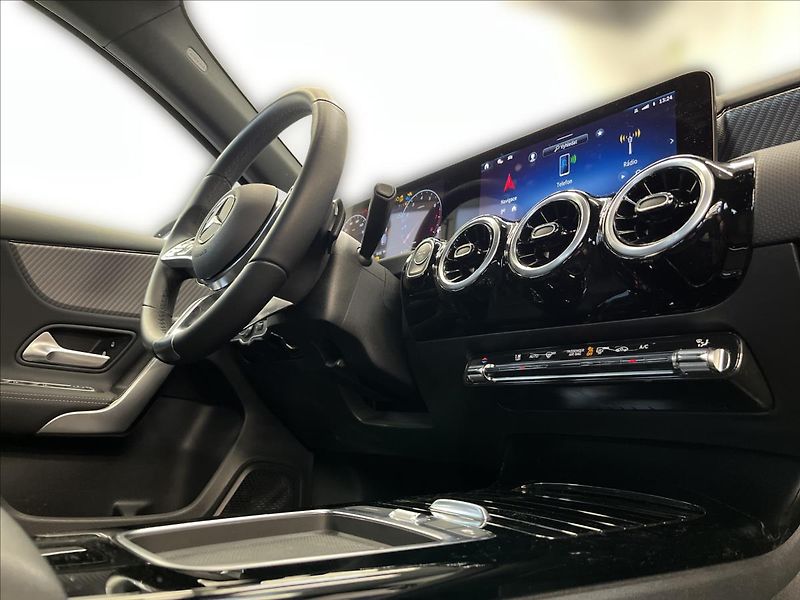 Mercedes-Benz Třídy A 180 Progressive Line - fotka 16 z 21