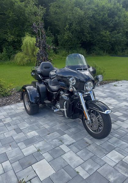Harley-Davidson FLHTCUTG Tri Glide Ultra Classic (2019) Harley-Davidson Tri GlideUltra - fotka 1 z 6