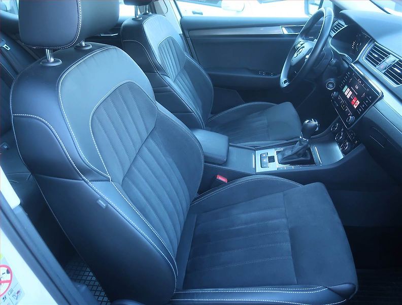 Škoda Superb (2023) Style 2.0 TDI - fotka 9 z 17