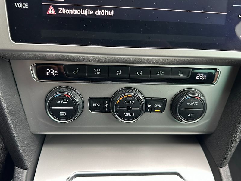 Volkswagen Passat 1,4 TSI 110kW-MANUAL!! - fotka 25 z 37
