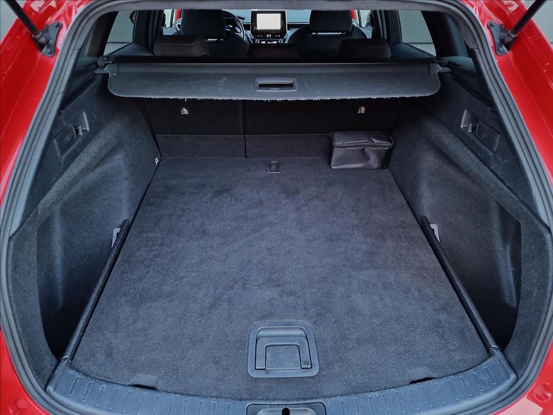 Toyota Corolla 1.8 Hybrid Comfort, ČR,1.Maj. - fotka 16 z 46