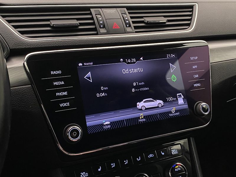 Škoda Superb 2.0TDI 140kW STYLE 4x4 DSG CZ - fotka 41 z 52