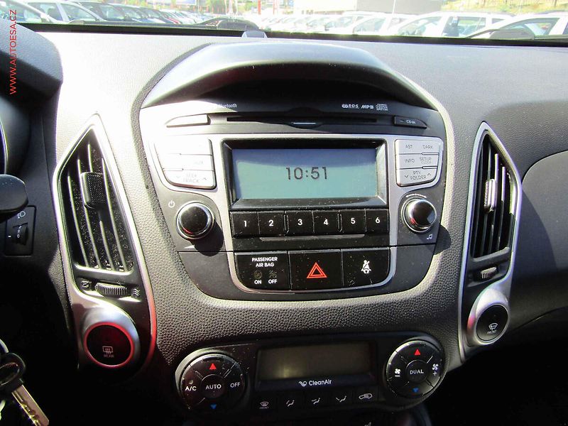 Hyundai ix35 (2012) 2.0CRDi 4x4, ČR, Výhř.sed. - fotka 16 z 22