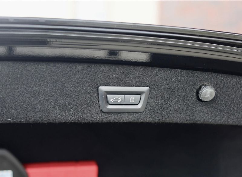 BMW Řada 7 (2019) M760Li xDrive - fotka 46 z 47
