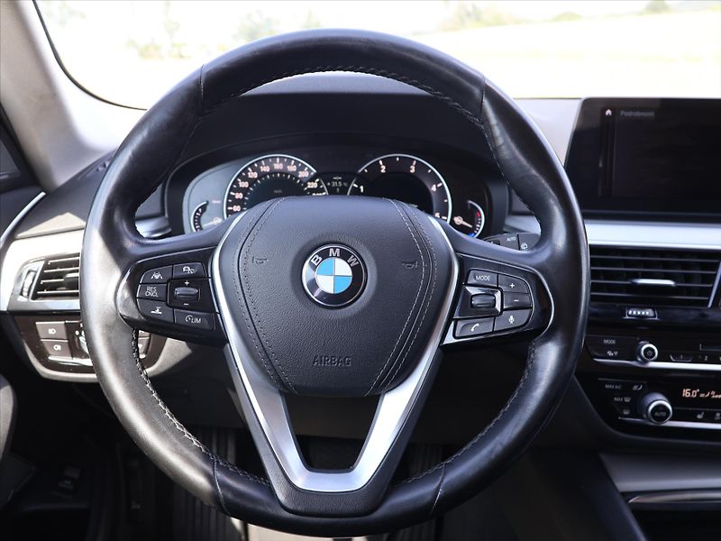 BMW Řada 5 2,0 525d 170kW Aut. Navi LED - fotka 19 z 35