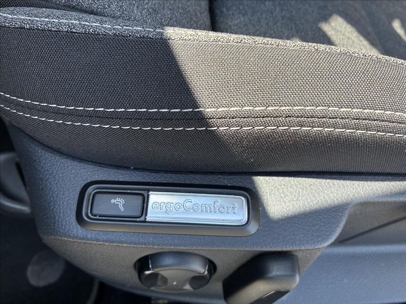 Volkswagen Passat 2,0 TDI,TAŽNÉ,WEBASTO - fotka 12 z 30