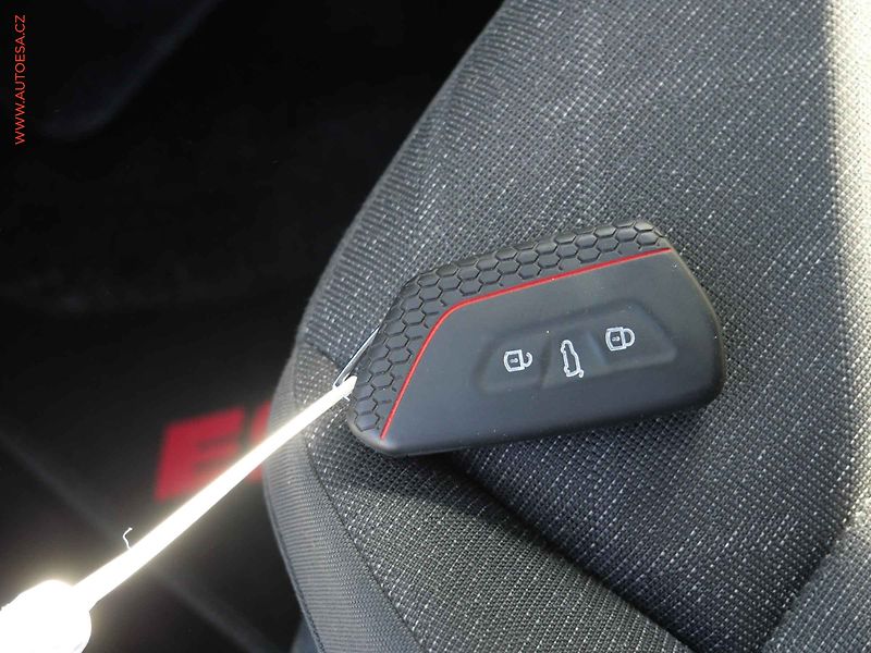 Volkswagen Golf (2021) 1.0 TSi, ČR, DSG, LED, park. - fotka 26 z 26