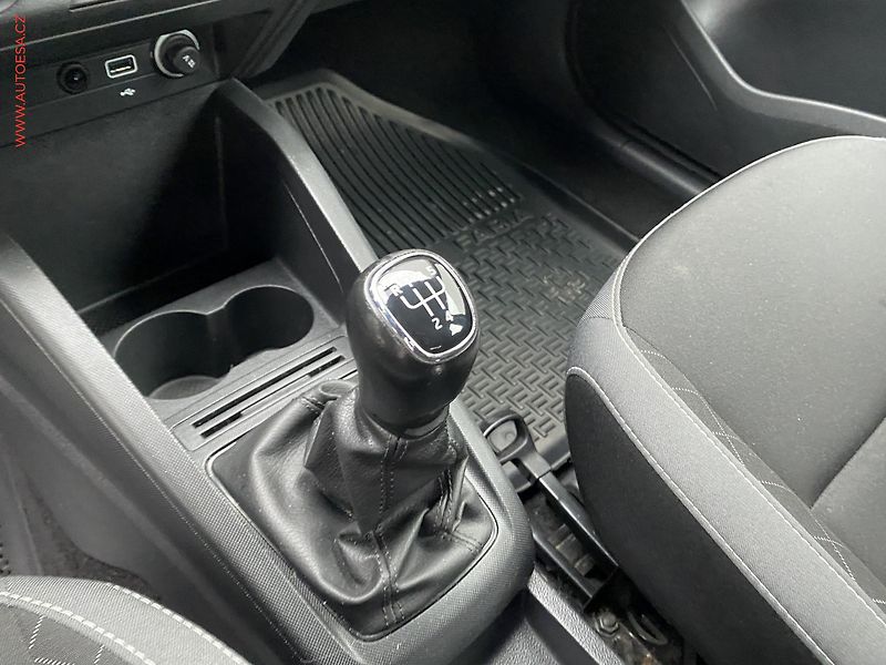Škoda Fabia (2019) 1.0 TSi, ČR, Ambition, +pneu - fotka 16 z 17