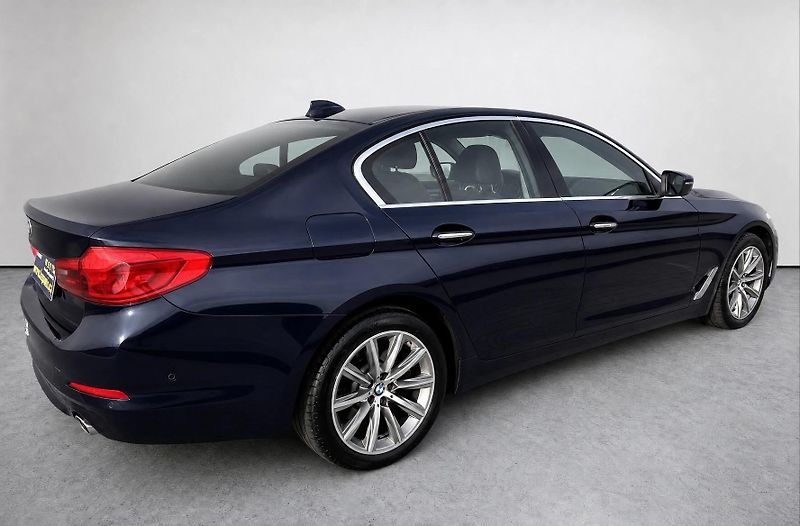 BMW Řada 5 520D XDRIVE, 1. majitel - fotka 9 z 20