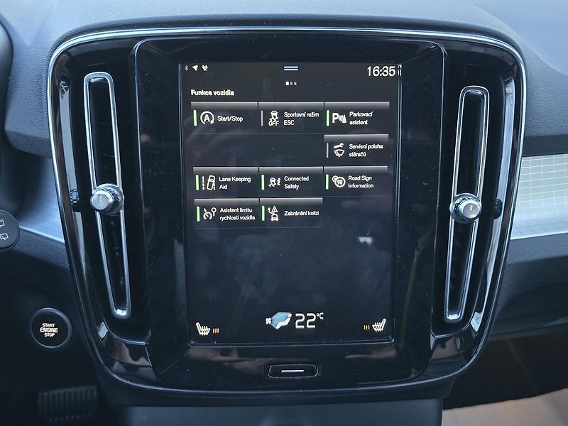 Volvo XC40 - fotka 15 z 39