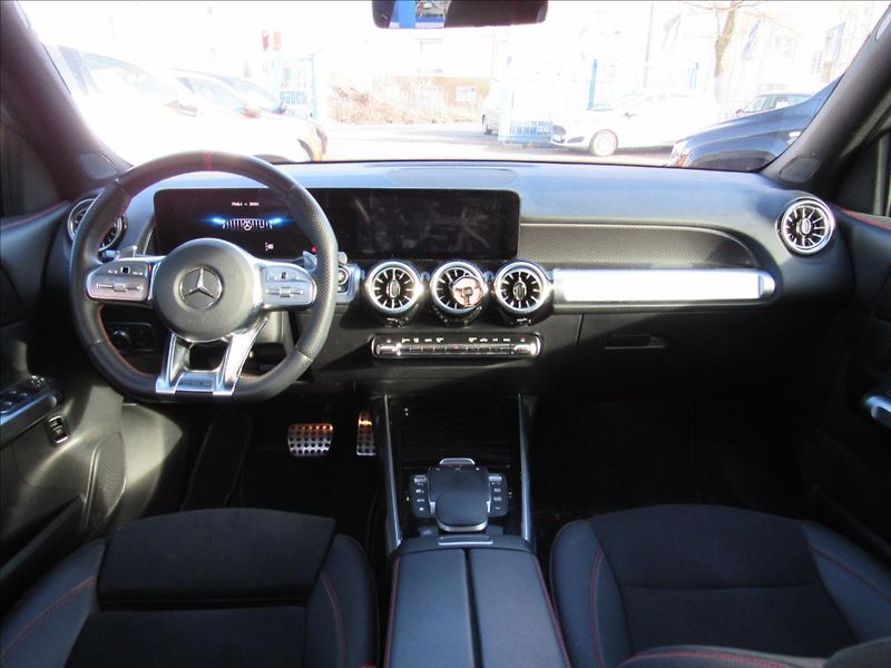 Mercedes-Benz GLB 2,0 AMG 35 225kW - fotka 11 z 35