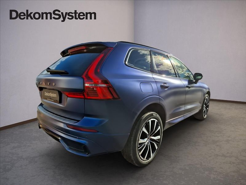 Volvo XC60 2,0 B5 AWD Ultimate Dark Vzduc - fotka 3 z 19