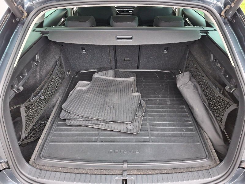 Škoda Octavia (2022) Combi Style Plus DSG 4x4 2,0TD - fotka 8 z 35
