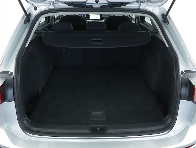 Volkswagen Golf (2022) Life 2.0 TDI, Serv.kniha, Navi - fotka 14 z 15