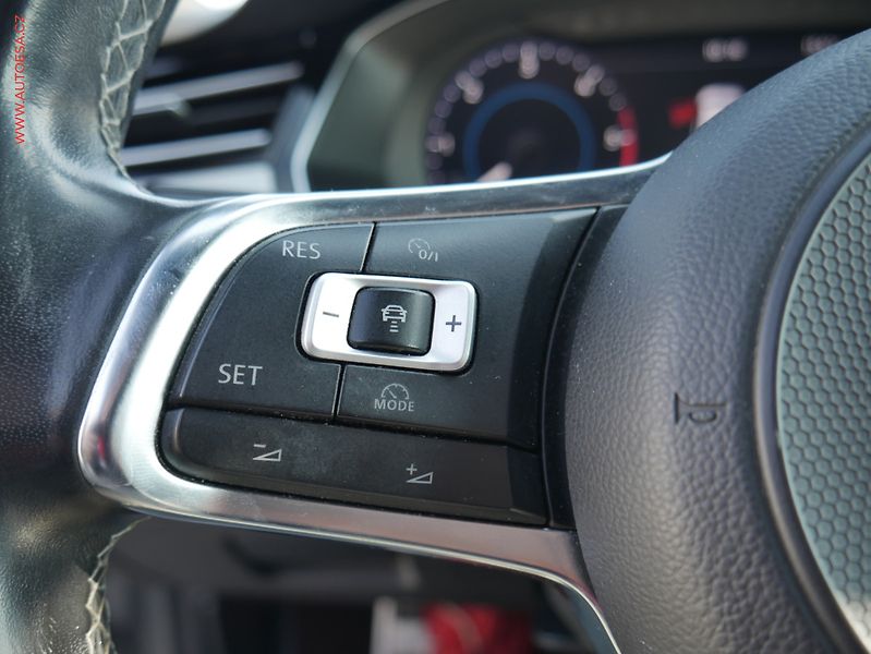 Volkswagen Passat (2017) 2.0TDi, Highline, DSG, LED - fotka 22 z 26