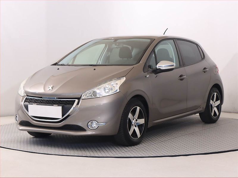 Peugeot 208 (2015) 1.2 PureTech, Serv.kniha - fotka 2 z 16