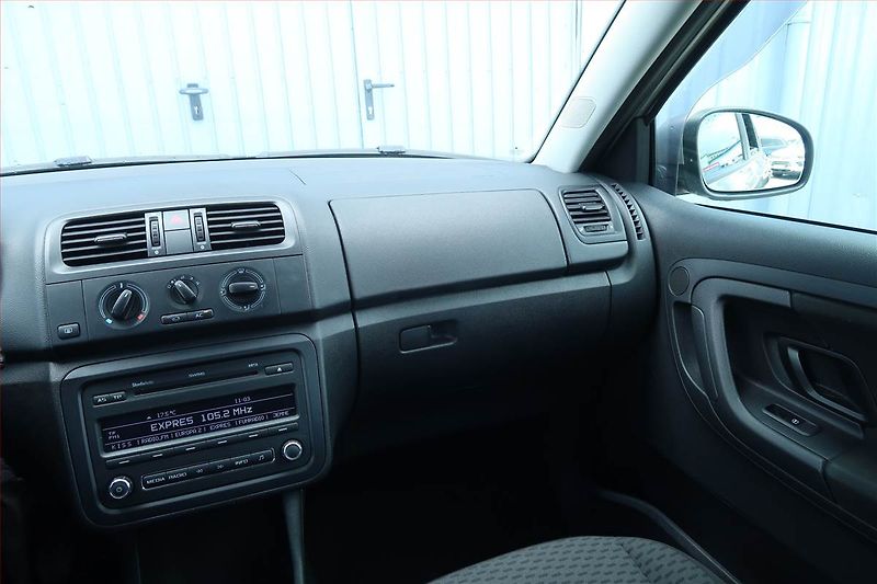 Škoda Fabia (2011) 1.2 TSI, Serv.kniha - fotka 8 z 16